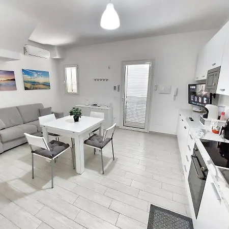 Ivan Spiaggiabianca Deluxe - A 20 Metri Dal Mare Apartamento